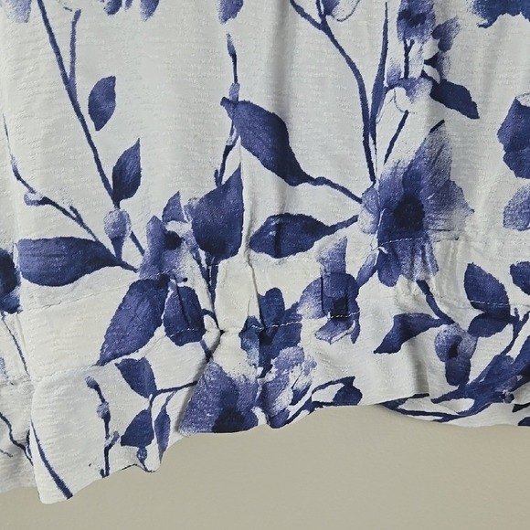 Chicos Blue Floral Full Zip Bomber Jacket White Rayon Size 1 Small Medium - Picture 8 of 13